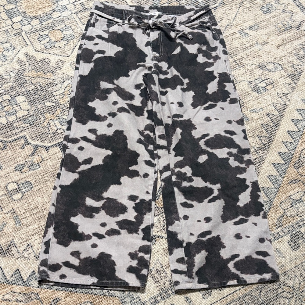 Riley & James wide leg cowprint jeans. Size L